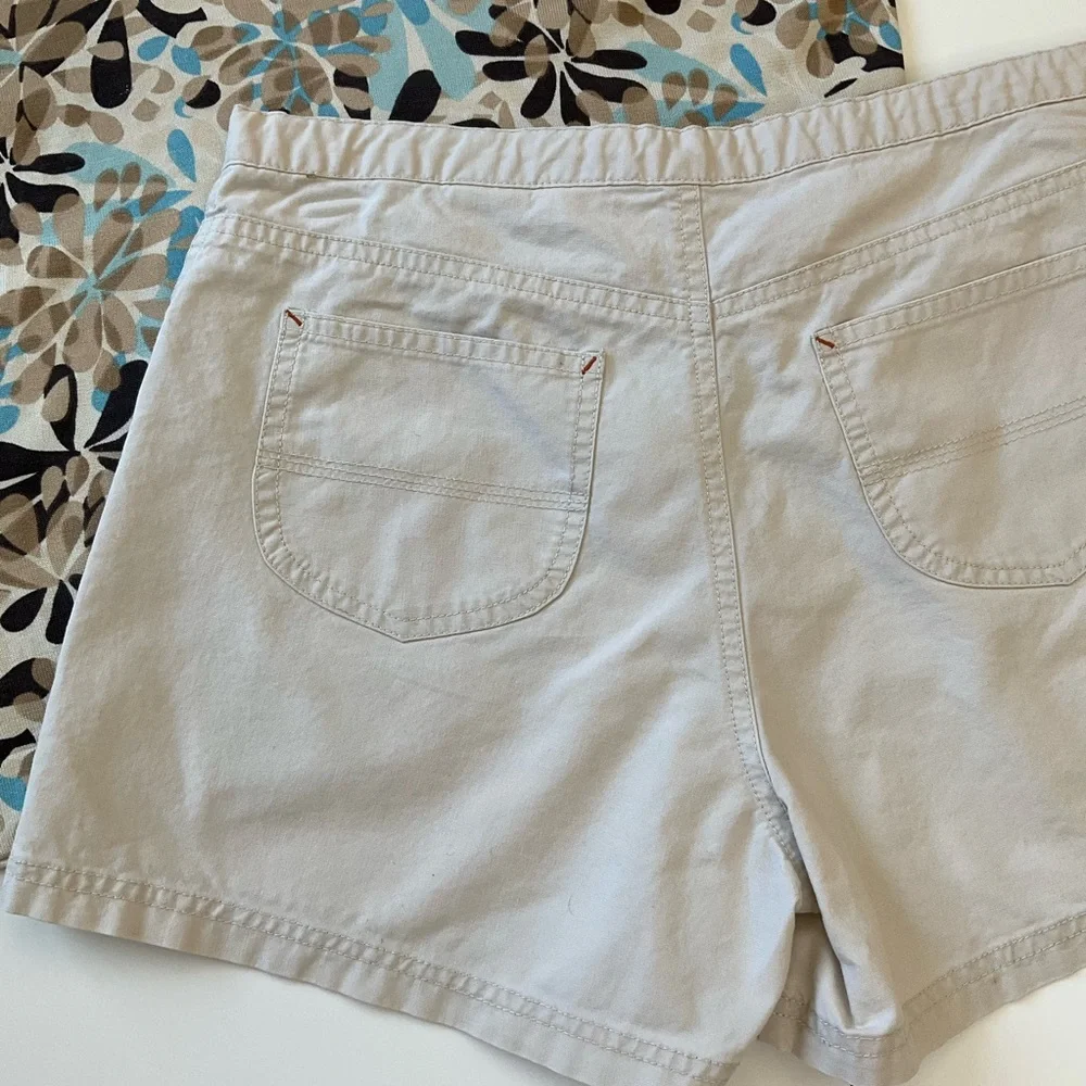 Vintage Y2K Unionbay Women's Tan Shorts 100% Cotton 3